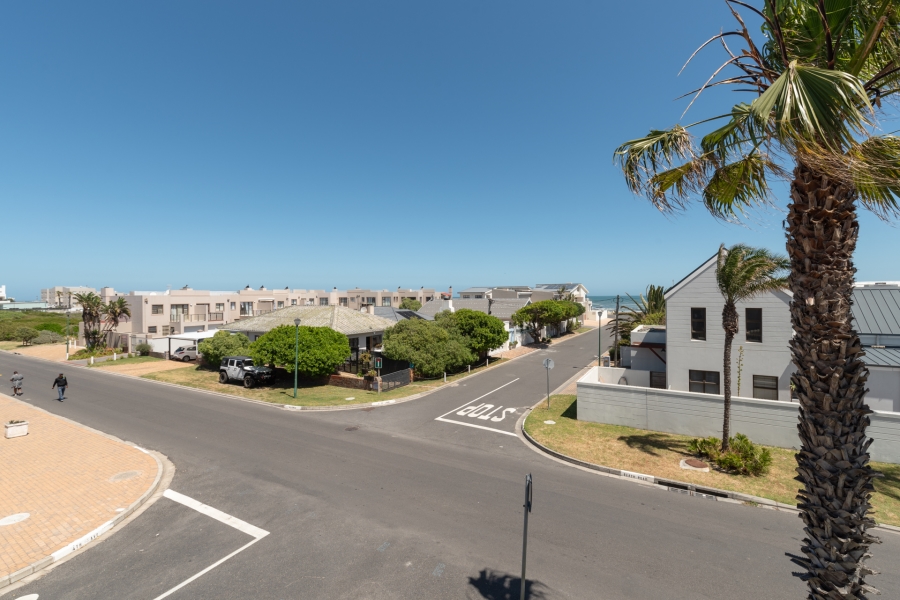 To Let 5 Bedroom Property for Rent in Melkbosstrand Central Western Cape